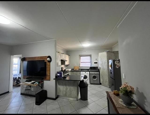 2 BEDROOM PROPERTY TO RENT IN BRENTWOOD PARK